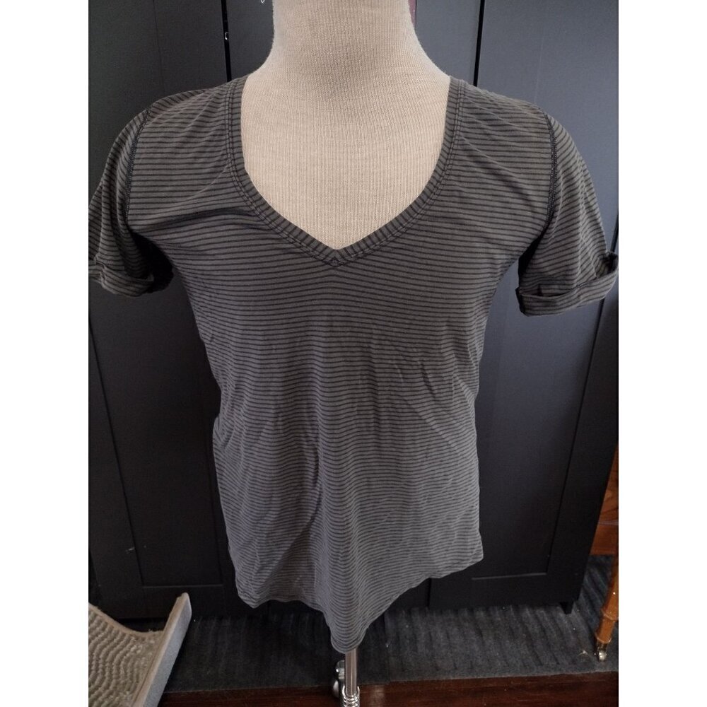 Lululemon Love Tee II short sleeves work out top size Medium